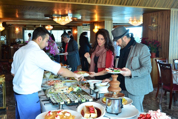 Sunday Buffet at Bay Lodge